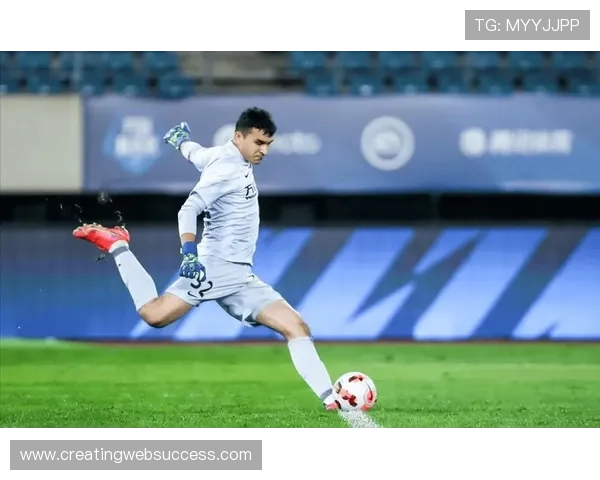 亚当·拉拉纳本赛季表现稳健，持续为球队贡献关键作用