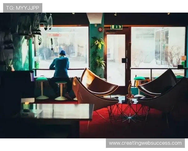 浓眉哥家里请了三个厨师轮班，就为了让他每天吃够六顿饭